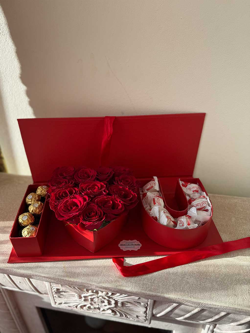 πΉ Box βI β₯οΈUβ with Red Roses & Chocolates - Image 2