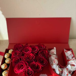 🌹 Box „I ♥️U“ with Red Roses & Chocolates